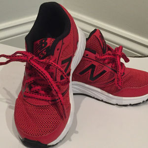 NWT New Balance Kids Athletic Shoes Size 10.5